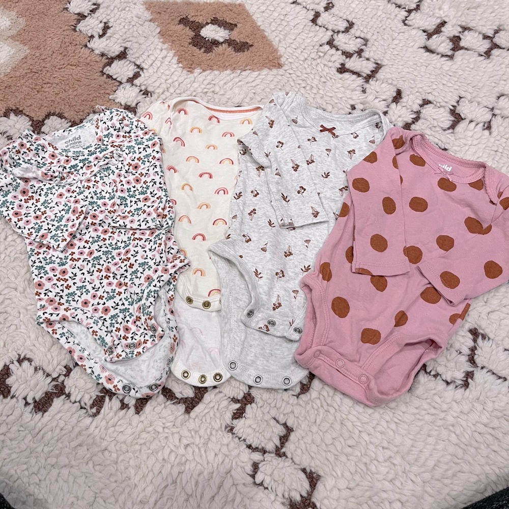 Pack of 4 long sleeve body suits